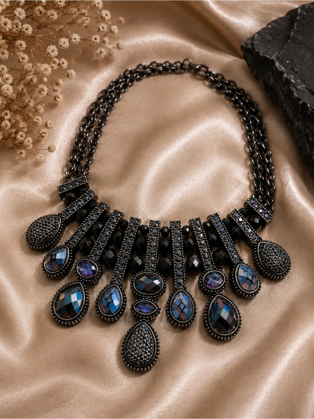 Elegant Black Statement Necklace - Women Jewelry - Picture 5 of 5
